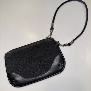 Coach Wristlet Classic Print
